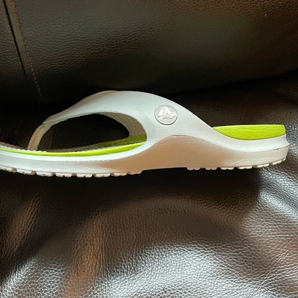 CROCS unisex flip flops - Picture 3 of 4